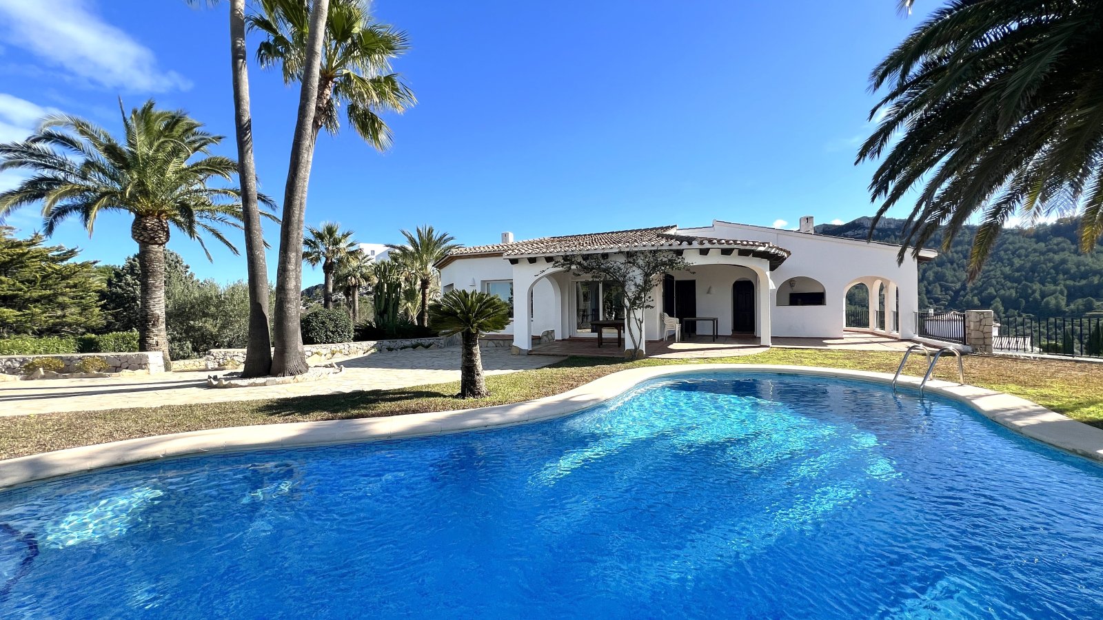 Exklusive Villa im Finca-Stil mit traumhaften Panoramablick, Pool und luxuriösem Gartenparadies am Monte Pego - 25