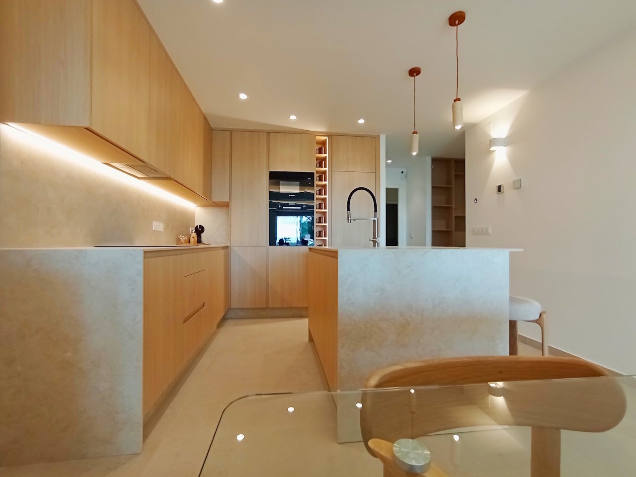 Penthouse-Wohnungen mit 3 Schlafzimmern, 2 Bädern, Dachterrasse, Tiefgaragenstellplatz und Gemeinschaftspool - 11