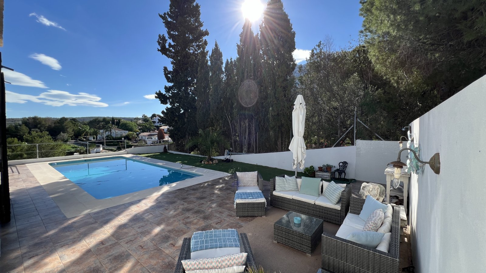 Schön renovierte 3 Schlafzimmer-Villa mit neuem Privatpool in bevorzugtem Wohngebiet - 4