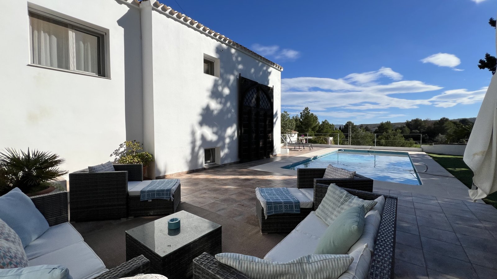 Schön renovierte 3 Schlafzimmer-Villa mit neuem Privatpool in bevorzugtem Wohngebiet - 2