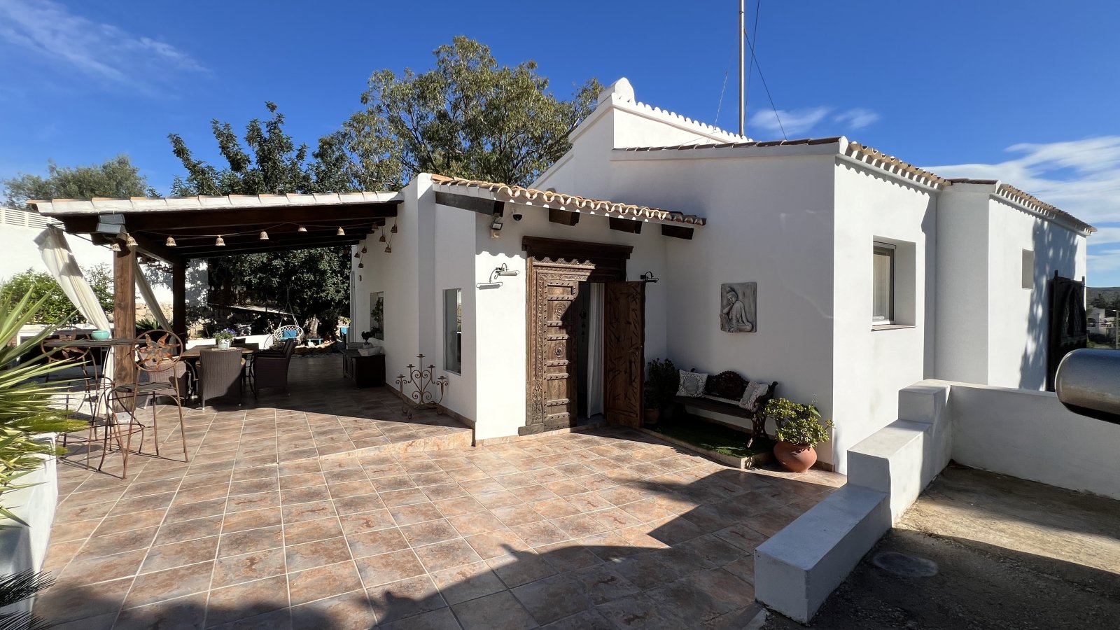 Schön renovierte 3 Schlafzimmer-Villa mit neuem Privatpool in bevorzugtem Wohngebiet - 1