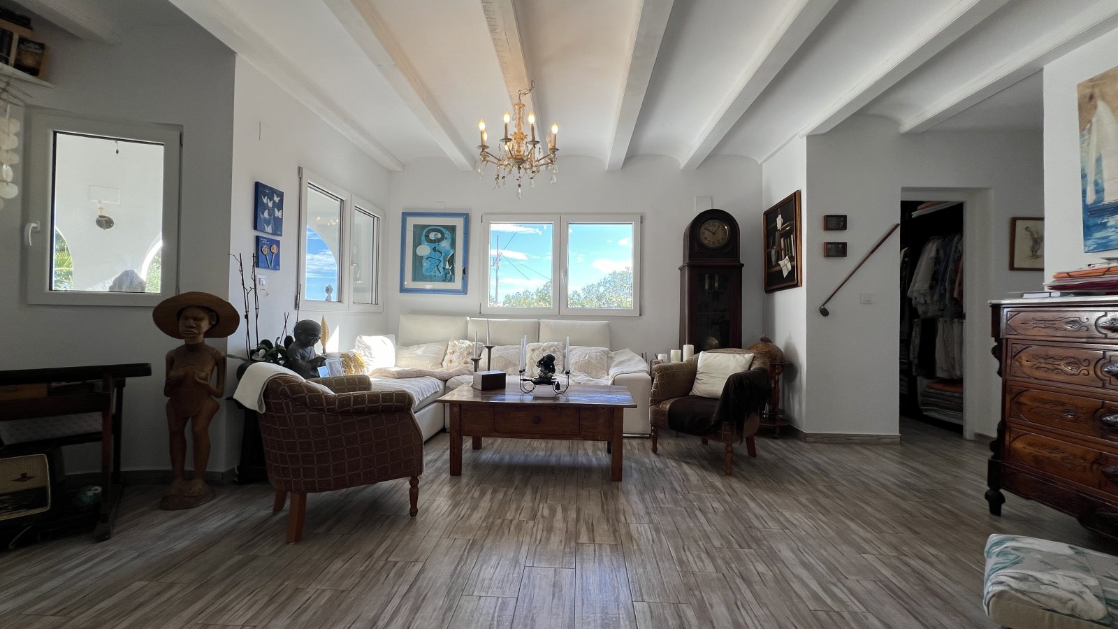 Schön renovierte 3 Schlafzimmer-Villa mit neuem Privatpool in bevorzugtem Wohngebiet - 8