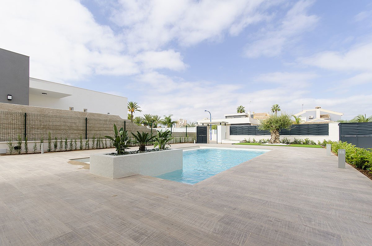 Exklusive Villen mit 3 - 4 Schlafzimmern, 3 Bädern, 1 Gäste-WC, Dachterrasse und Privatpool nur 600 m vom Strand - 4