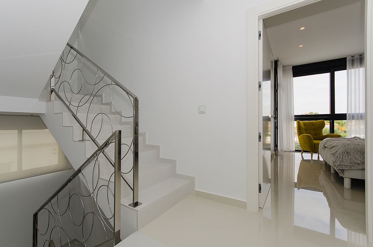 Exklusive Villen mit 3 - 4 Schlafzimmern, 3 Bädern, 1 Gäste-WC, Dachterrasse und Privatpool nur 600 m vom Strand - 16
