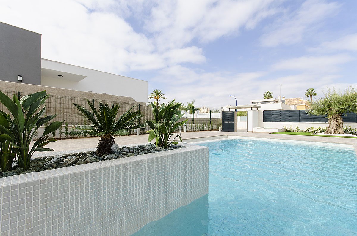Exklusive Villen mit 3 - 4 Schlafzimmern, 3 Bädern, 1 Gäste-WC, Dachterrasse und Privatpool nur 600 m vom Strand - 3