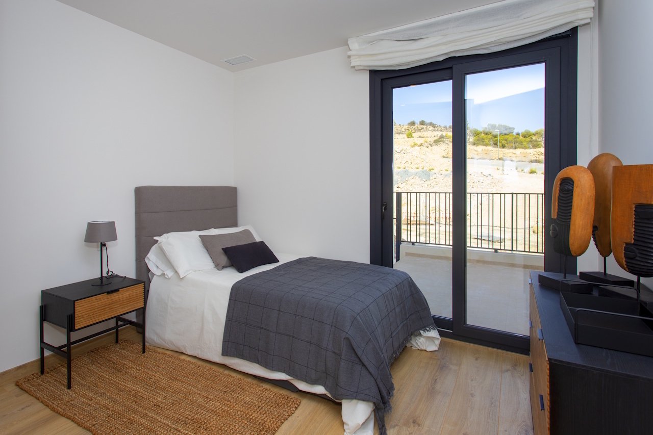 Wunderschöne Reihenhäuser mit 3 Schlafzimmern, 3 Bädern, Keller, Dachterrasse, Kfz-Stellplatz und Gemeinschaftspool bei Alenda Golf - 8