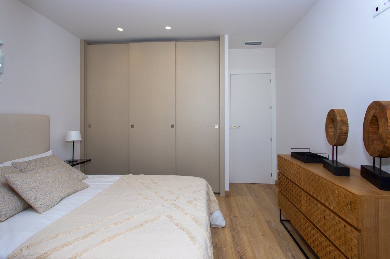 Wunderschöne Reihenhäuser mit 3 Schlafzimmern, 3 Bädern, Keller, Dachterrasse, Kfz-Stellplatz und Gemeinschaftspool bei Alenda Golf - 17