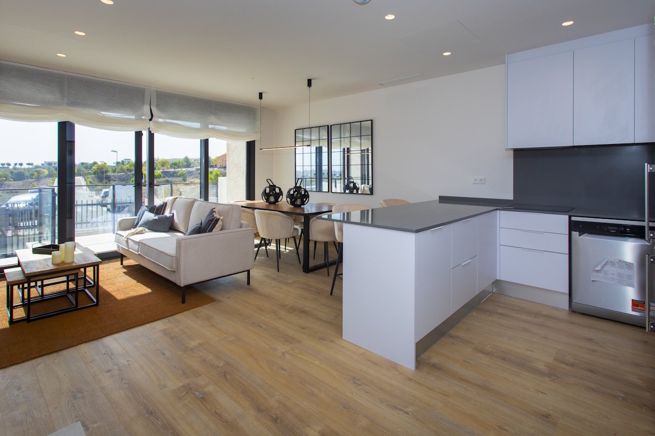 Wunderschöne Reihenhäuser mit 3 Schlafzimmern, 3 Bädern, Keller, Dachterrasse, Kfz-Stellplatz und Gemeinschaftspool bei Alenda Golf - 5