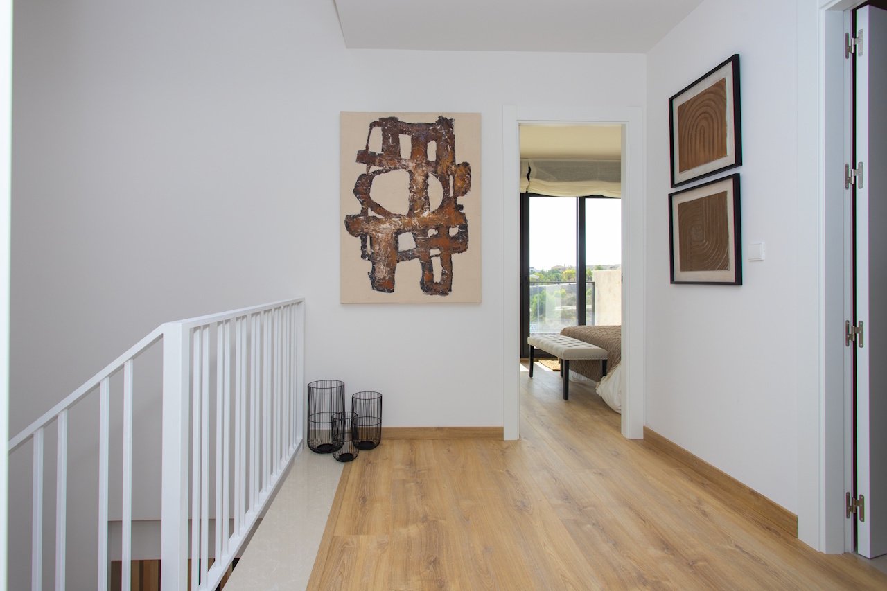 Wunderschöne Reihenhäuser mit 3 Schlafzimmern, 3 Bädern, Keller, Dachterrasse, Kfz-Stellplatz und Gemeinschaftspool bei Alenda Golf - 12