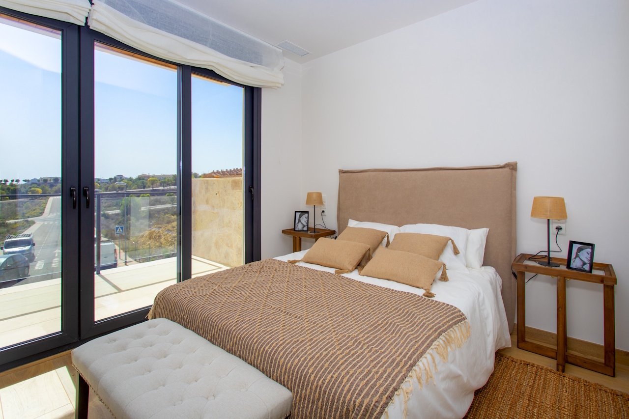 Wunderschöne Reihenhäuser mit 3 Schlafzimmern, 3 Bädern, Keller, Dachterrasse, Kfz-Stellplatz und Gemeinschaftspool bei Alenda Golf - 13
