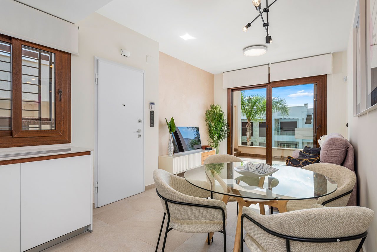 Sehr schöne Obergeschoss-Wohnungen mit 2 Schlafzimmern, 2 Badezimmern, Dachterrasse und 2 Gemeinschaftspool - 6