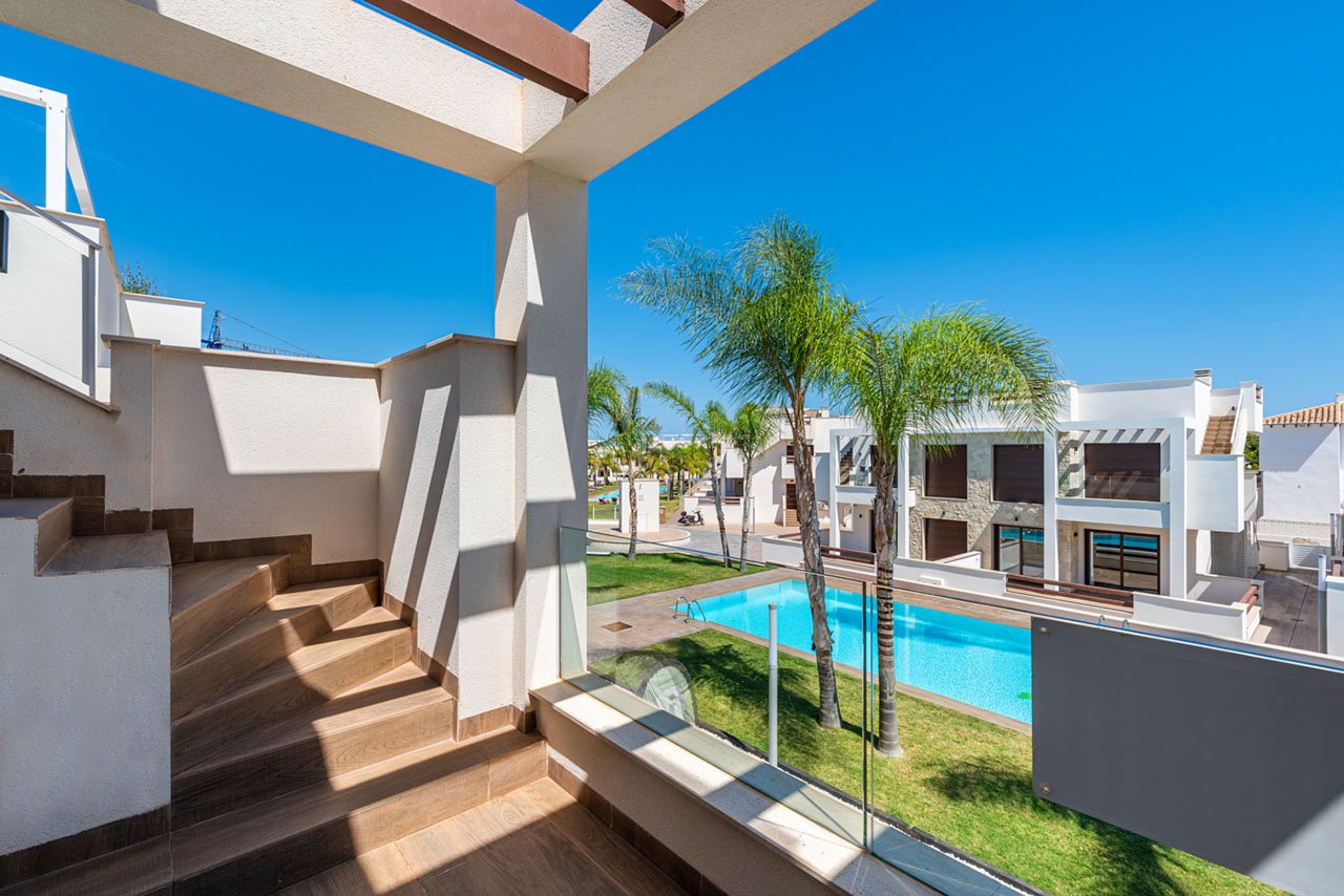 Sehr schöne Obergeschoss-Wohnungen mit 2 Schlafzimmern, 2 Badezimmern, Dachterrasse und 2 Gemeinschaftspool - 18