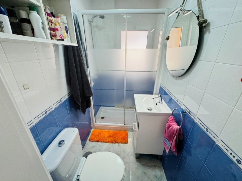 Komplett renovierte Wohnung mit 2 Schlafzimmern und 1 Bad nur 100 m vom Strand - 18