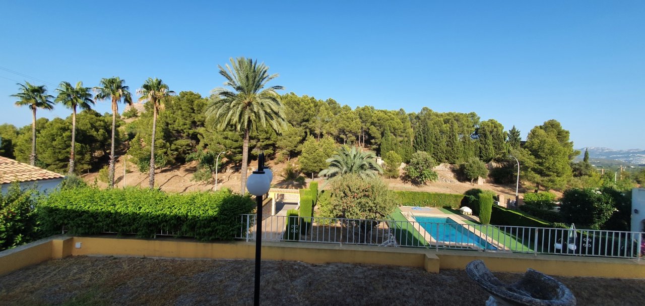 Gepflegte Villa mit 4 Schlafzimmern, 3 Badezimmern und Privatpool in hervorragender Wohnlage - 4