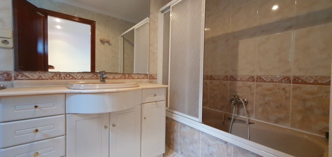 Gepflegte Villa mit 4 Schlafzimmern, 3 Badezimmern und Privatpool in hervorragender Wohnlage - 15