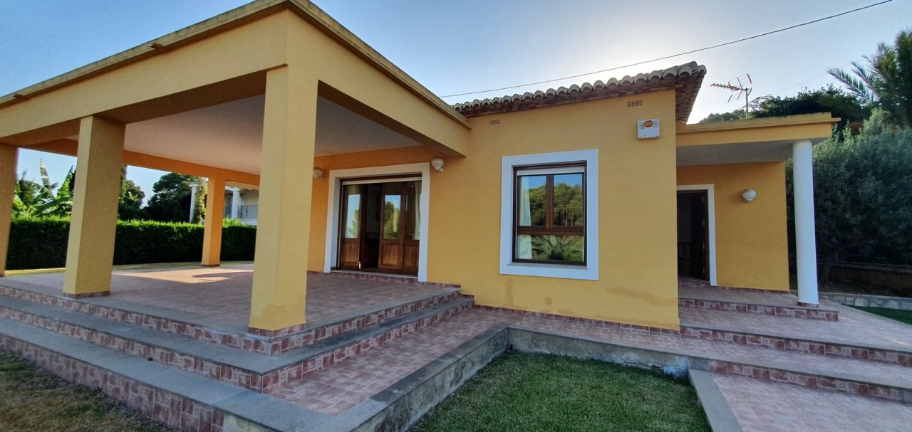 Gepflegte Villa mit 4 Schlafzimmern, 3 Badezimmern und Privatpool in hervorragender Wohnlage - 5