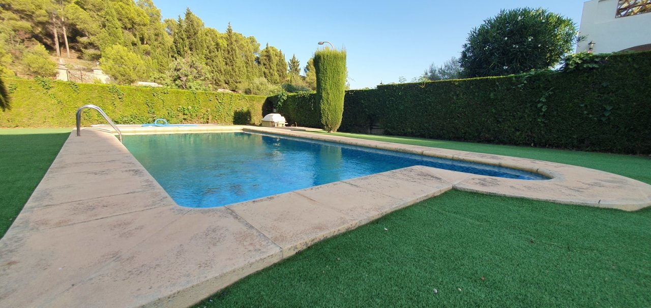 Gepflegte Villa mit 4 Schlafzimmern, 3 Badezimmern und Privatpool in hervorragender Wohnlage - 3