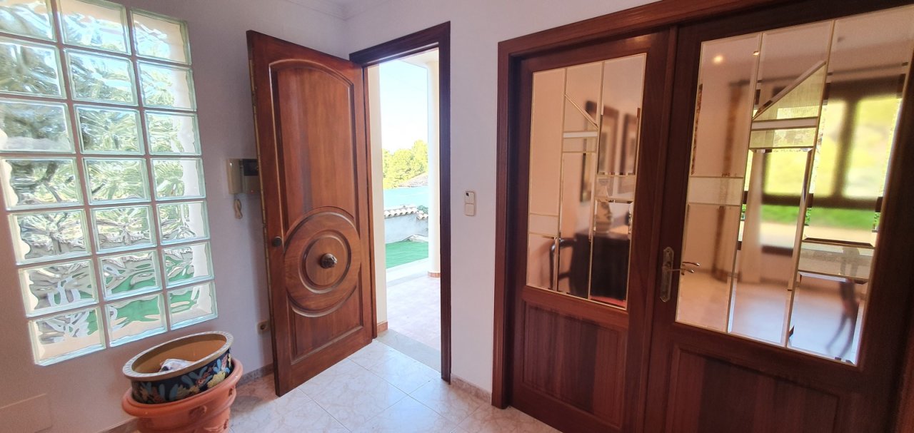 Gepflegte Villa mit 4 Schlafzimmern, 3 Badezimmern und Privatpool in hervorragender Wohnlage - 8