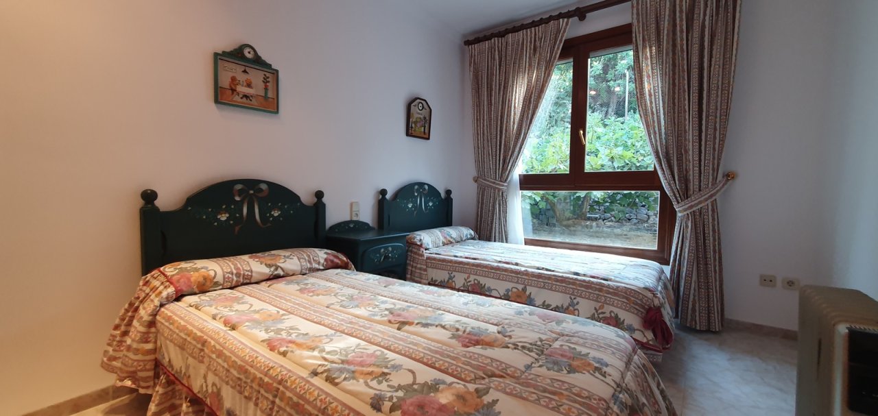 Gepflegte Villa mit 4 Schlafzimmern, 3 Badezimmern und Privatpool in hervorragender Wohnlage - 12
