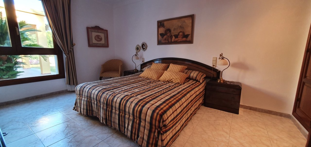 Gepflegte Villa mit 4 Schlafzimmern, 3 Badezimmern und Privatpool in hervorragender Wohnlage - 13