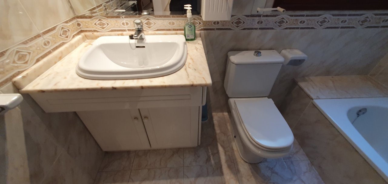 Gepflegte Villa mit 4 Schlafzimmern, 3 Badezimmern und Privatpool in hervorragender Wohnlage - 18