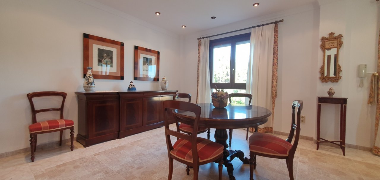 Gepflegte Villa mit 4 Schlafzimmern, 3 Badezimmern und Privatpool in hervorragender Wohnlage - 7