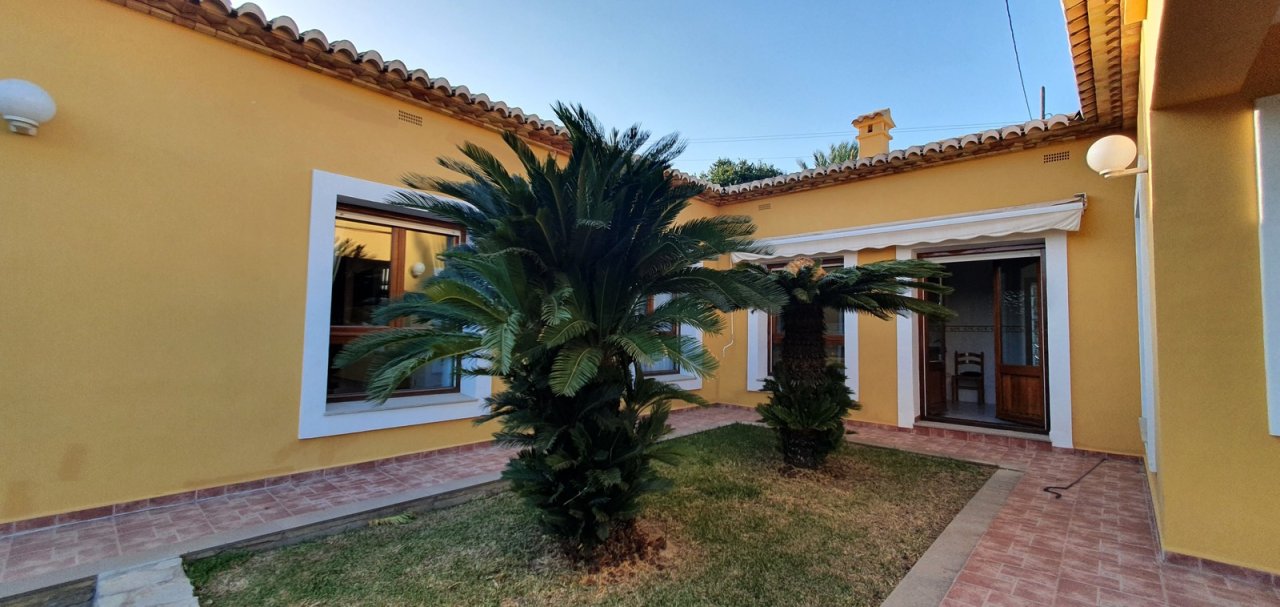 Gepflegte Villa mit 4 Schlafzimmern, 3 Badezimmern und Privatpool in hervorragender Wohnlage - 6