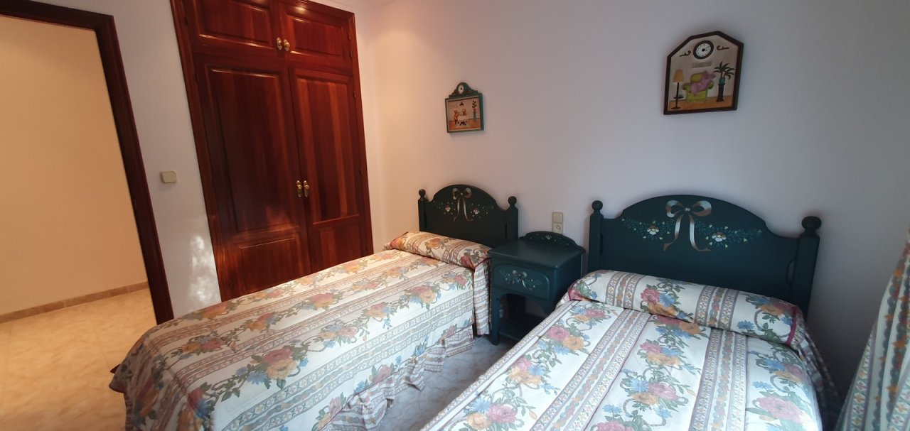 Gepflegte Villa mit 4 Schlafzimmern, 3 Badezimmern und Privatpool in hervorragender Wohnlage - 19