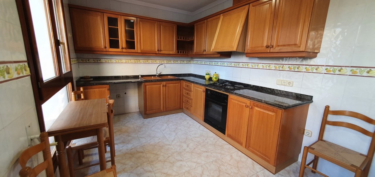 Gepflegte Villa mit 4 Schlafzimmern, 3 Badezimmern und Privatpool in hervorragender Wohnlage - 14