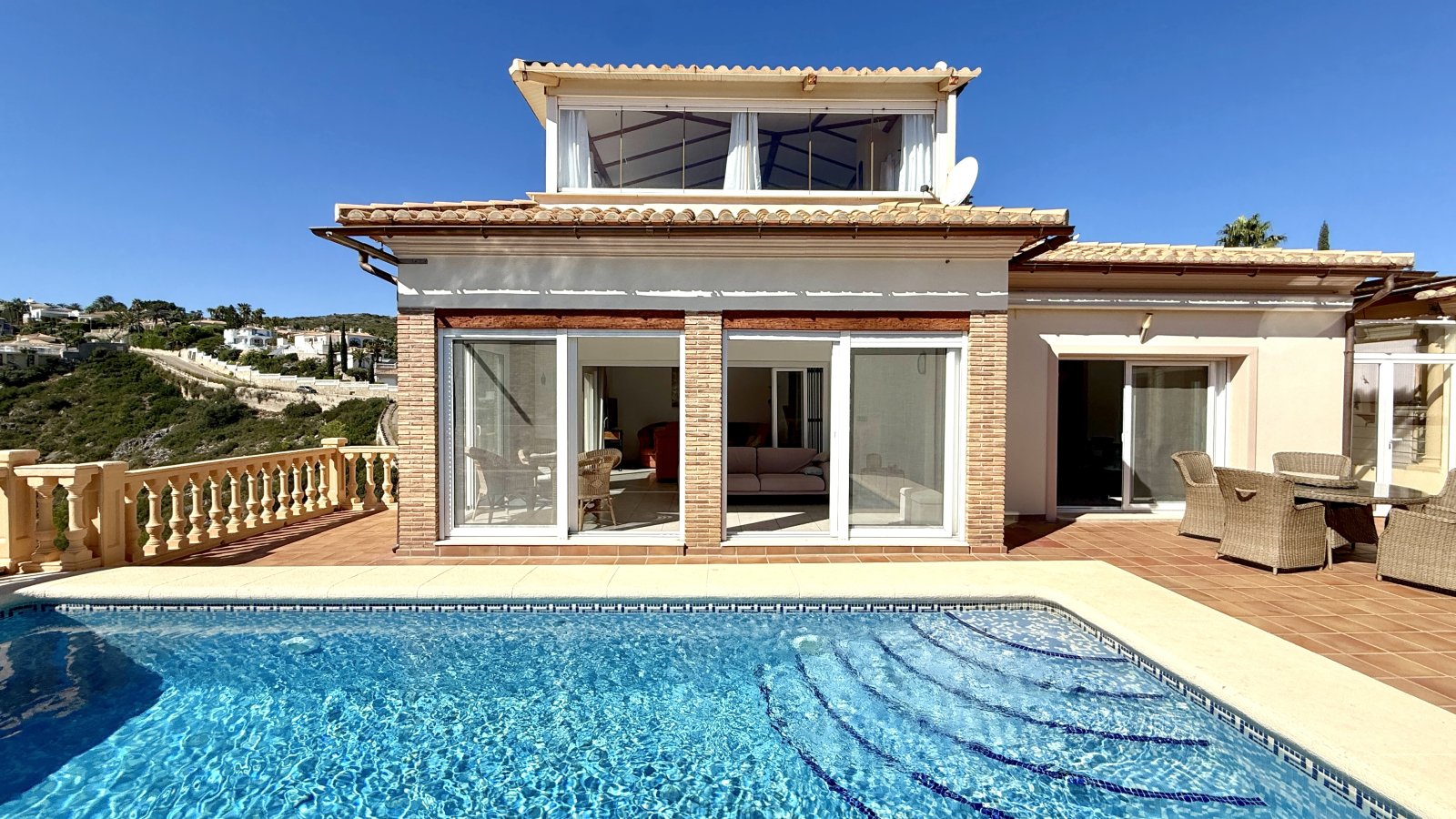 Sehr schöne, uneinsehbare Villa mit herrlicher Fernsicht und vielen Extras und mit Vermietungslizenz - 44