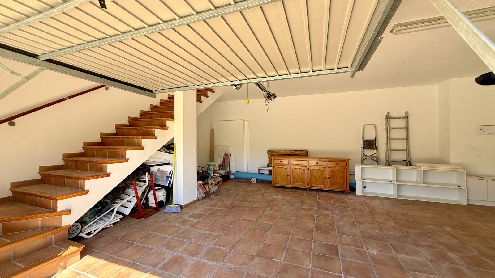 Sehr schöne, uneinsehbare Villa mit herrlicher Fernsicht und vielen Extras und mit Vermietungslizenz - 38
