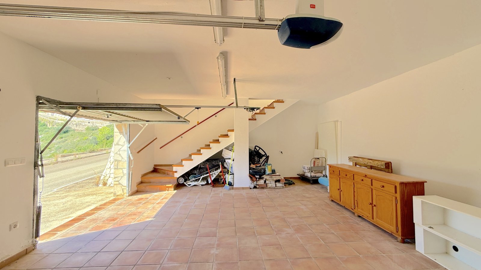 Sehr schöne, uneinsehbare Villa mit herrlicher Fernsicht und vielen Extras und mit Vermietungslizenz - 36