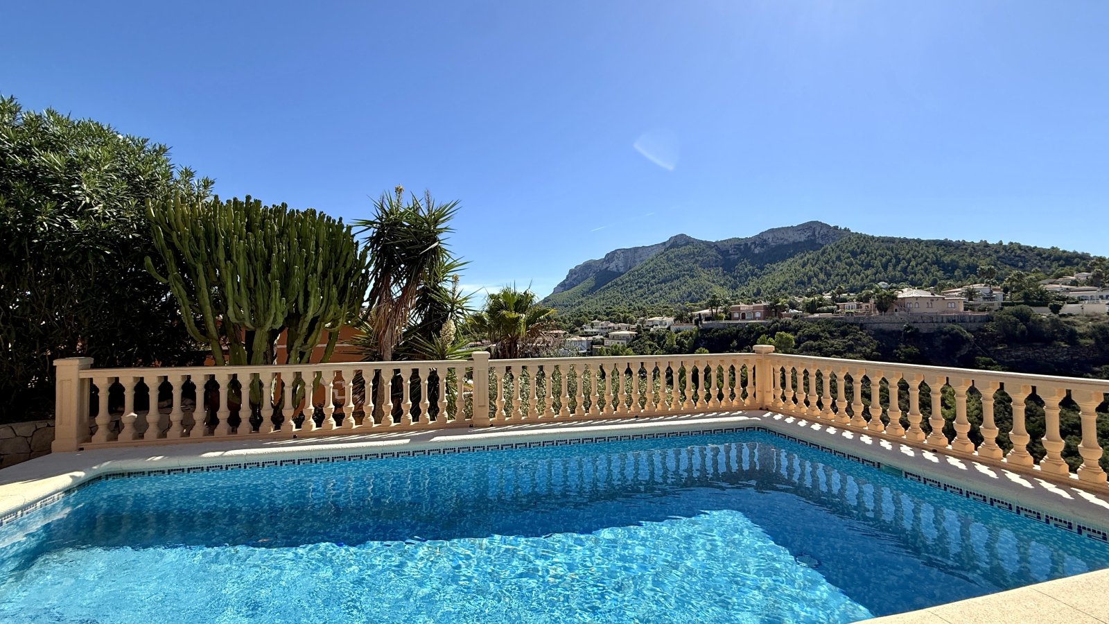 Sehr schöne, uneinsehbare Villa mit herrlicher Fernsicht und vielen Extras und mit Vermietungslizenz - 5