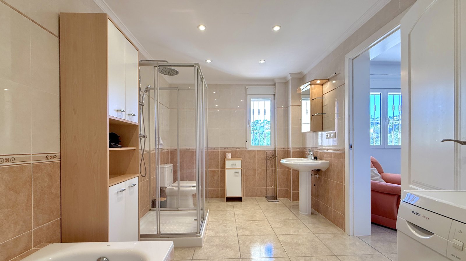 Sehr schöne, uneinsehbare Villa mit herrlicher Fernsicht und vielen Extras und mit Vermietungslizenz - 23