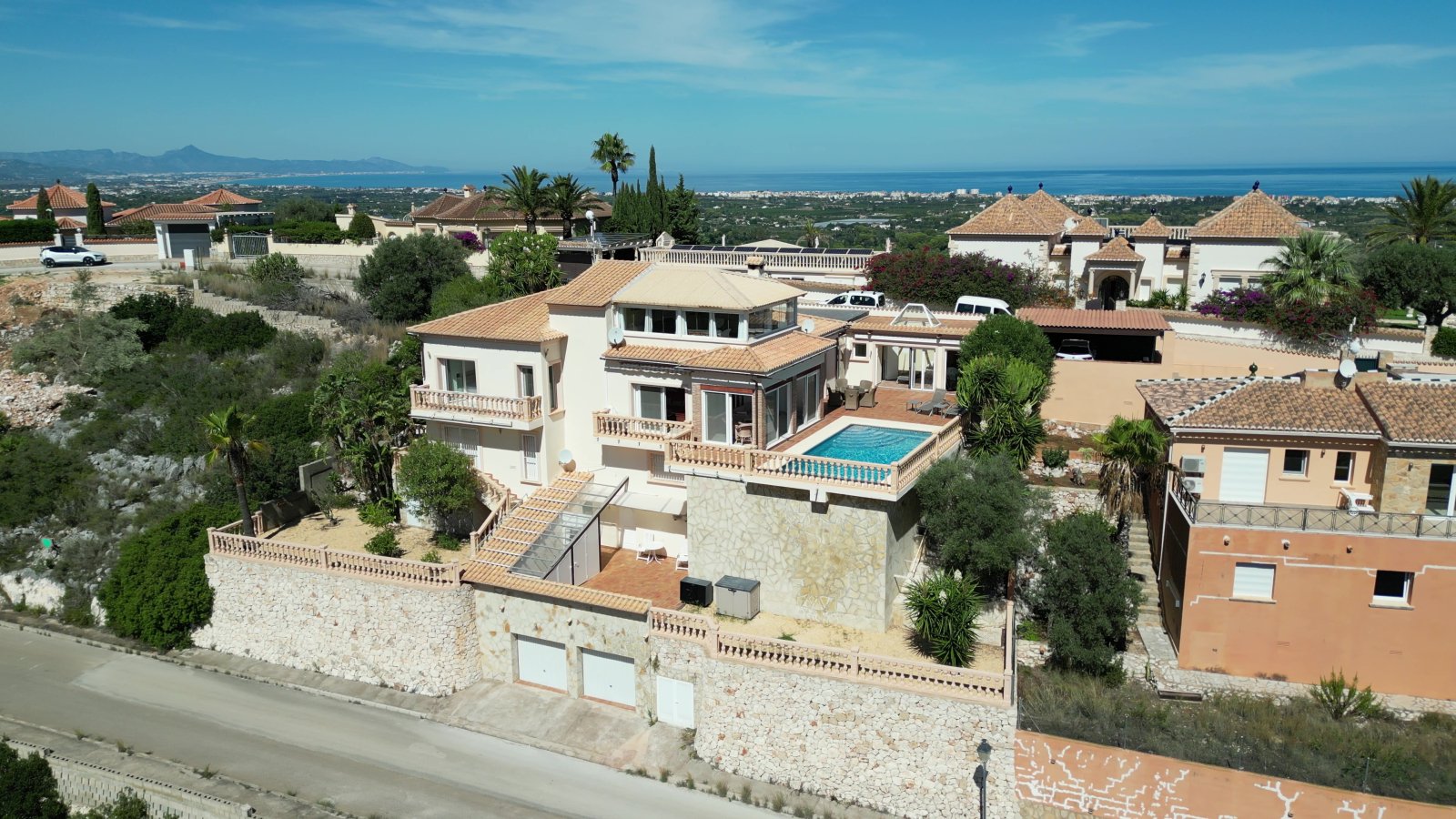 Sehr schöne, uneinsehbare Villa mit herrlicher Fernsicht und vielen Extras und mit Vermietungslizenz - 4