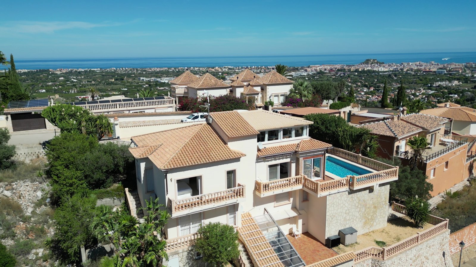 Sehr schöne, uneinsehbare Villa mit herrlicher Fernsicht und vielen Extras und mit Vermietungslizenz - 47