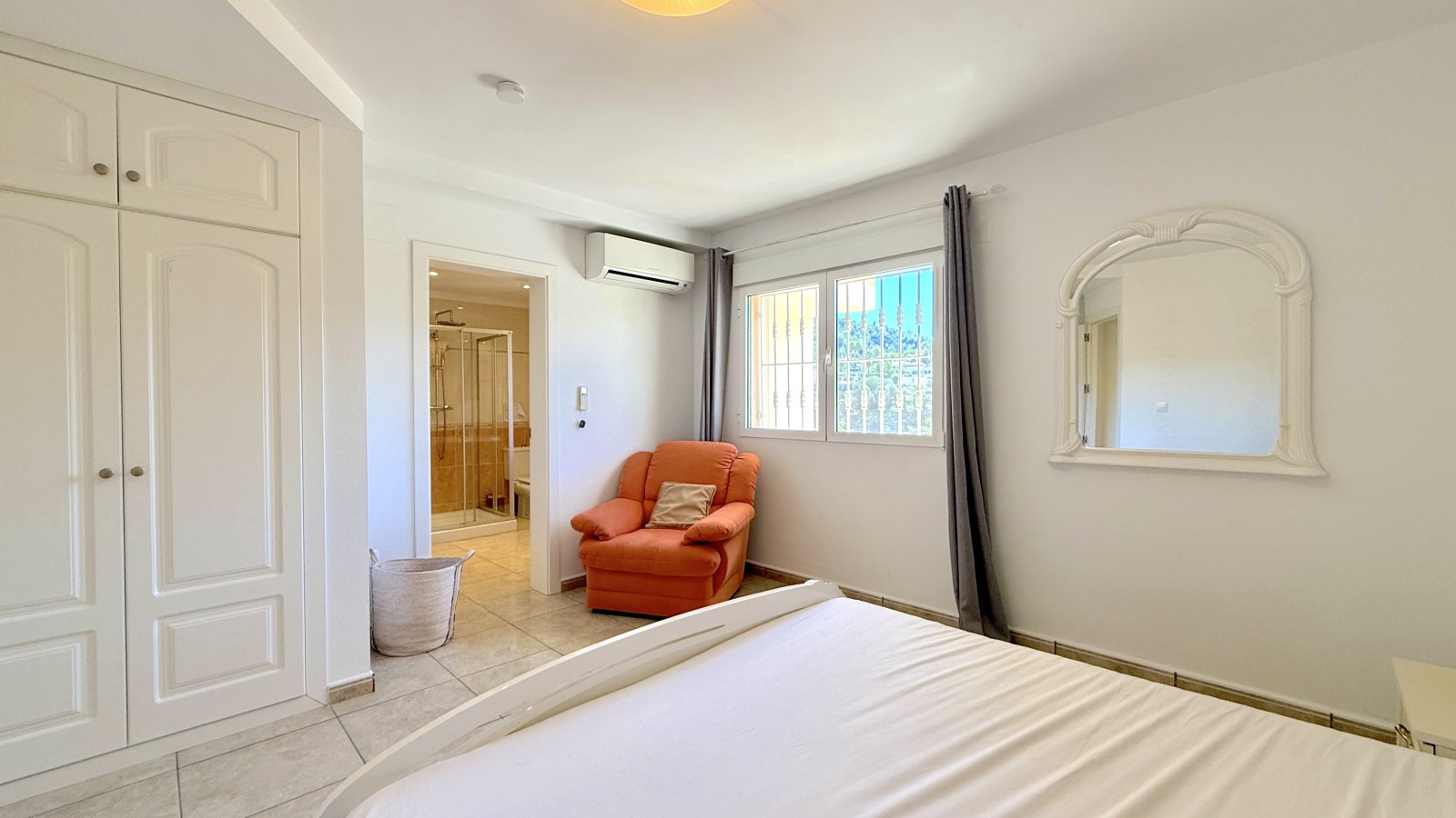 Sehr schöne, uneinsehbare Villa mit herrlicher Fernsicht und vielen Extras und mit Vermietungslizenz - 28