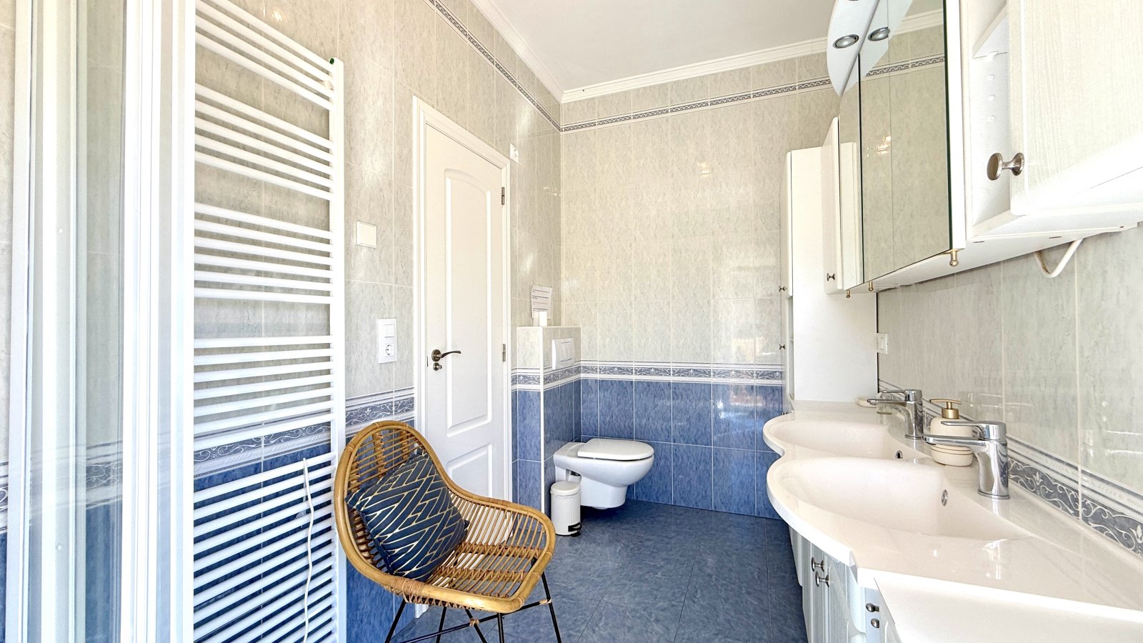 Sehr schöne, uneinsehbare Villa mit herrlicher Fernsicht und vielen Extras und mit Vermietungslizenz - 19