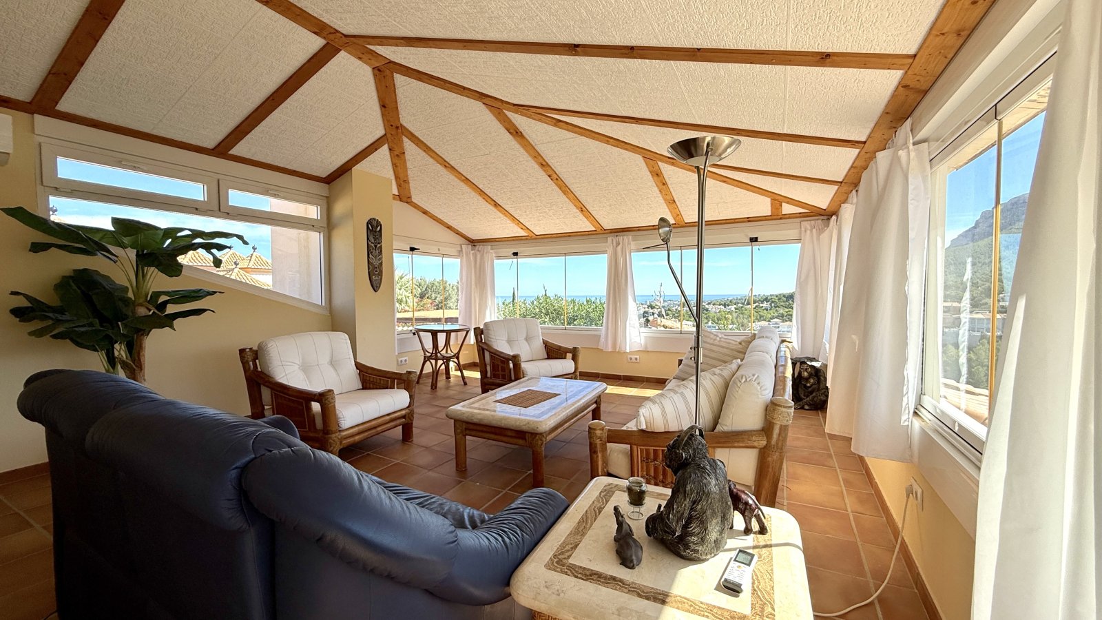 Sehr schöne, uneinsehbare Villa mit herrlicher Fernsicht und vielen Extras und mit Vermietungslizenz - 34