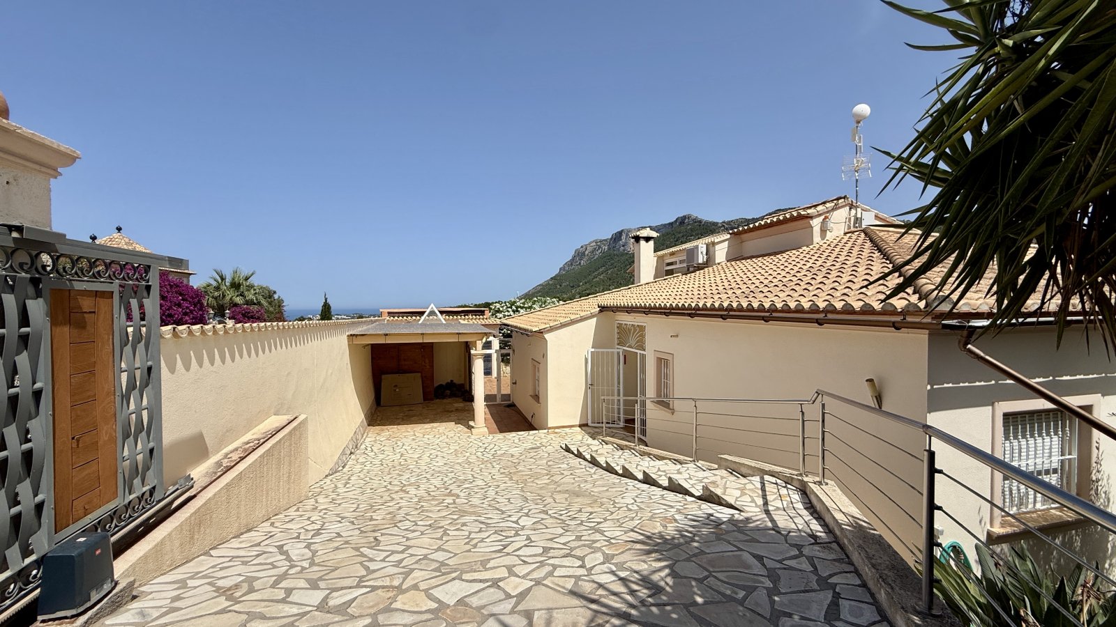 Sehr schöne, uneinsehbare Villa mit herrlicher Fernsicht und vielen Extras und mit Vermietungslizenz - 35