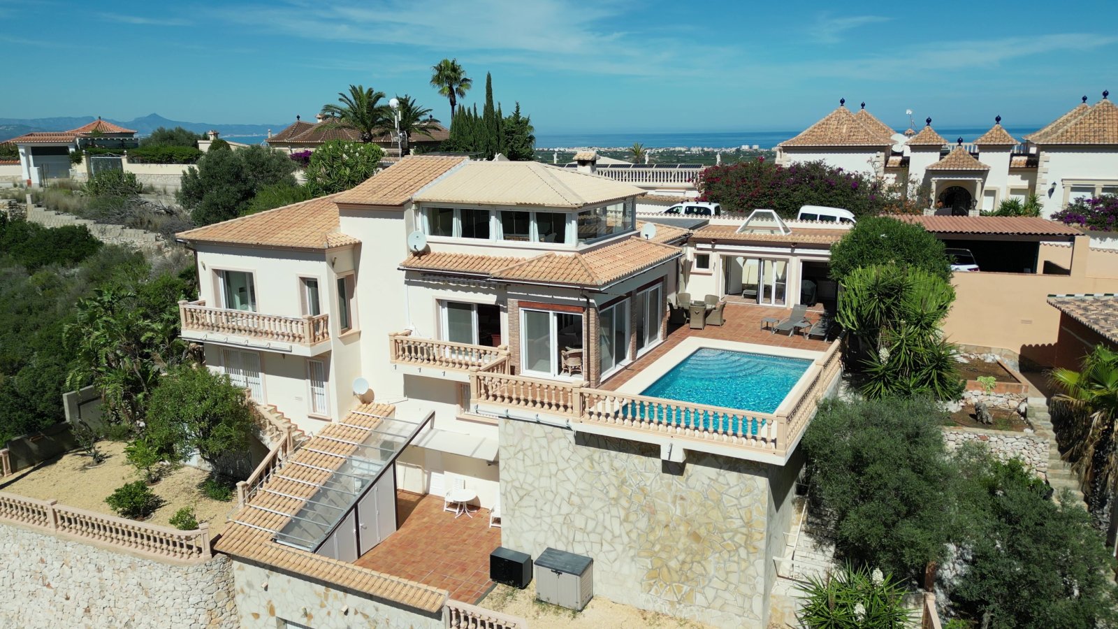 Sehr schöne, uneinsehbare Villa mit herrlicher Fernsicht und vielen Extras und mit Vermietungslizenz - 46