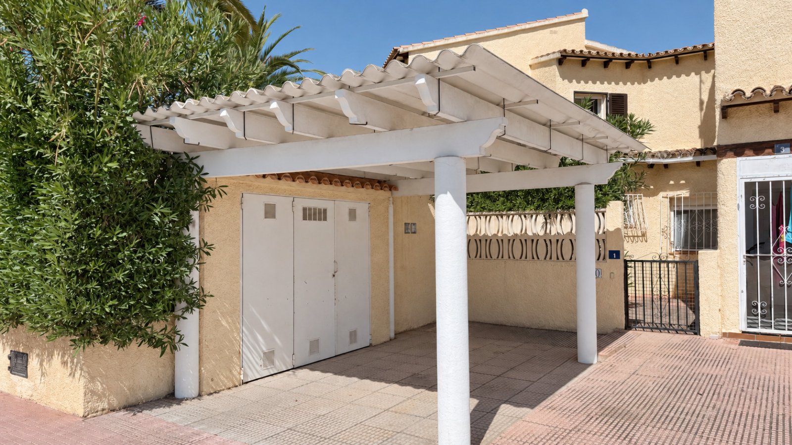 Reiheneckhaus mit 3 Schlafzimmern, Garten und Gemeinschaftspool in beliebter Lage - 21