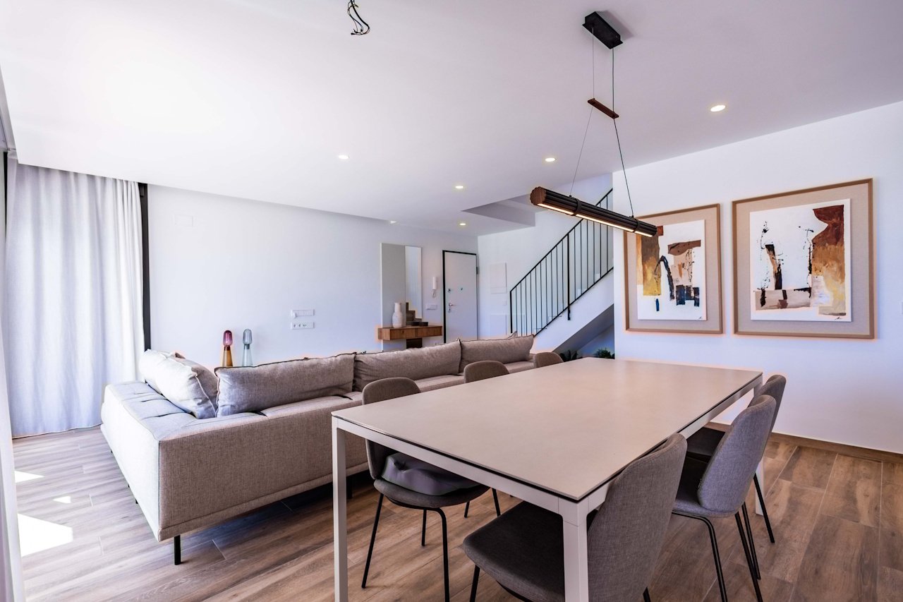 Zweigeschossige Villen mit 3 Schlafzimmern, 2 Bädern, Gäste-WC, Klimaanlage, Meerblick, Kfz-Stellplatz und Privatpool - 10