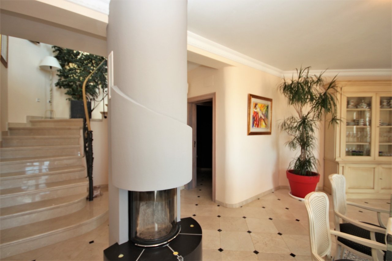Fantastische Villa mit Meerblick, 5 Schlafzimmern, 4 Bädern, Privatpool und Garage - 10