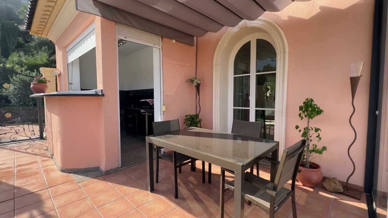 Fantastische Villa mit Meerblick, 5 Schlafzimmern, 4 Bädern, Privatpool und Garage - 28