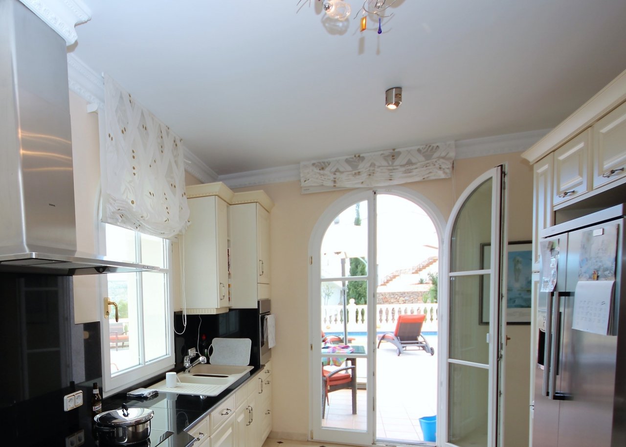 Fantastische Villa mit Meerblick, 5 Schlafzimmern, 4 Bädern, Privatpool und Garage - 12