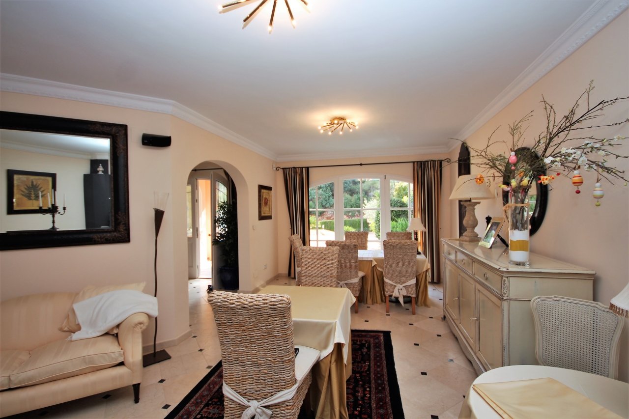 Fantastische Villa mit Meerblick, 5 Schlafzimmern, 4 Bädern, Privatpool und Garage - 13