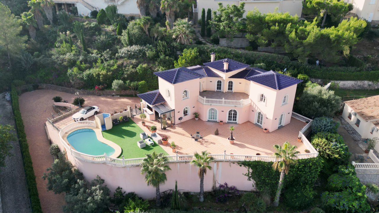 Fantastische Villa mit Meerblick, 5 Schlafzimmern, 4 Bädern, Privatpool und Garage - 1