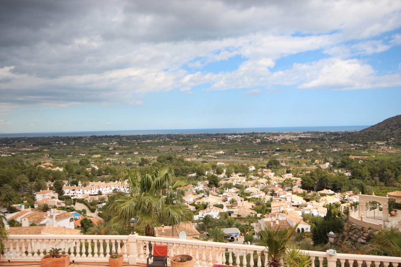Fantastische Villa mit Meerblick, 5 Schlafzimmern, 4 Bädern, Privatpool und Garage - 2