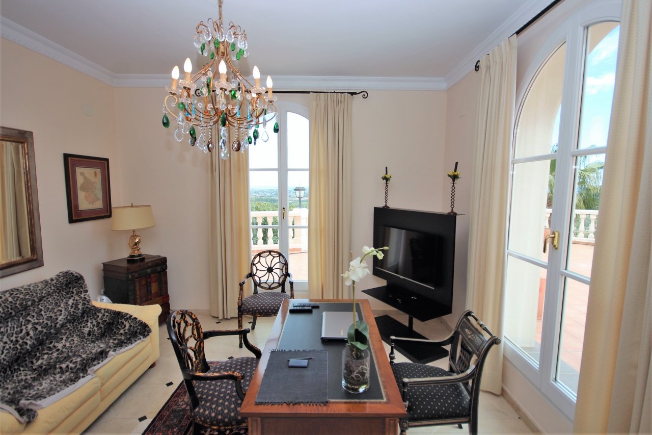 Fantastische Villa mit Meerblick, 5 Schlafzimmern, 4 Bädern, Privatpool und Garage - 14